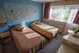 Отель Endla Hotell Вильянди Двухместный номер с 2 отдельными кроватями и балконом-1
